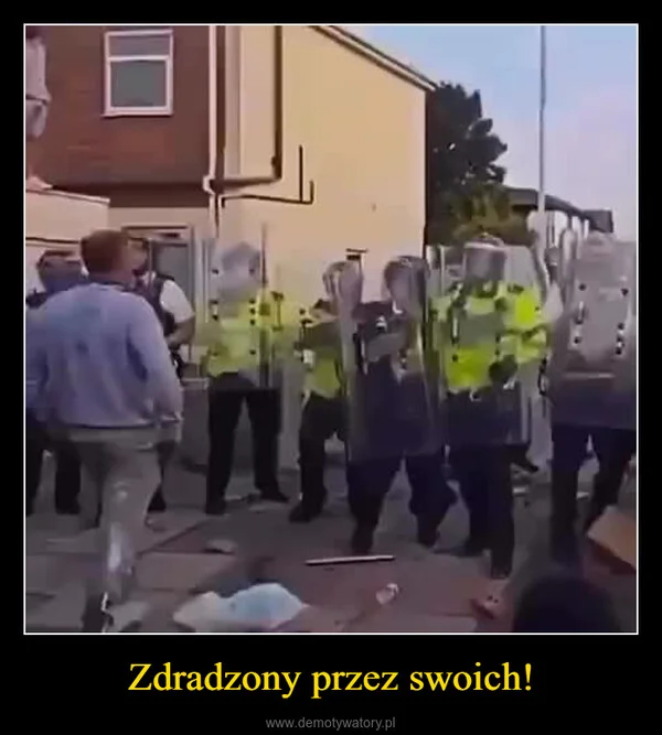 
    Zdradzony przez swoich!