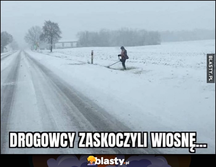 
    Drogowcy zaskoczyli wiosnę facet kosi trawę zimą