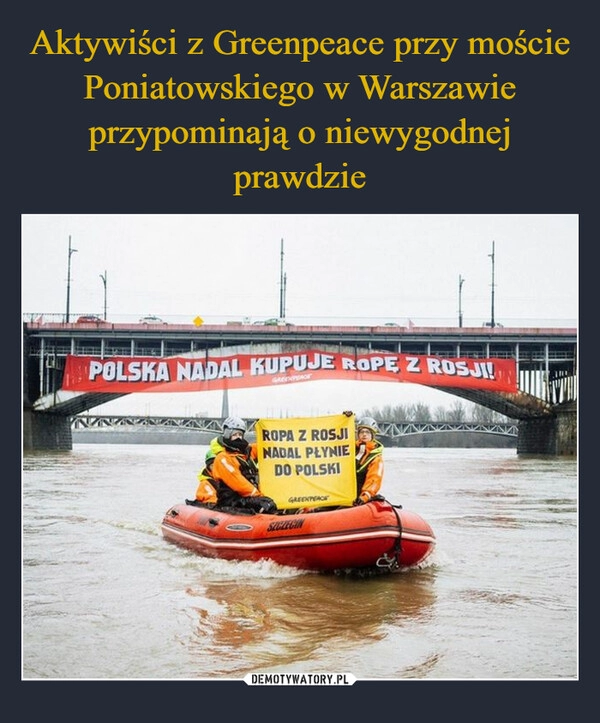 
    Aktywiści z Greenpeace przy moście Poniatowskiego w Warszawie przypominają o niewygodnej prawdzie