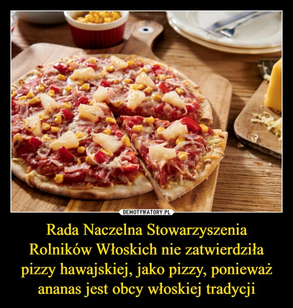 
    Rada Naczelna Stowarzyszenia Rolników Włoskich nie zatwierdziła pizzy hawajskiej, jako pizzy, ponieważ ananas jest obcy włoskiej tradycji