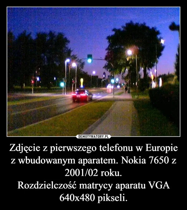 
    Zdjęcie z pierwszego telefonu w Europie z wbudowanym aparatem. Nokia 7650 z 2001/02 roku. Rozdzielczość matrycy aparatu VGA 640x480 pikseli.