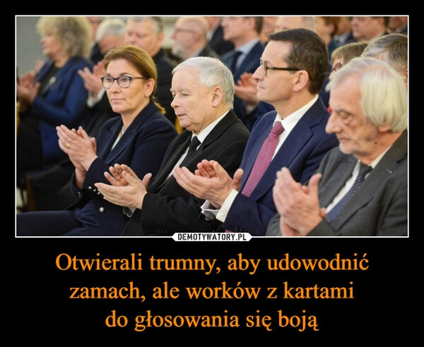 
    Otwierali trumny, aby udowodnić zamach, ale worków z kartami do głosowania się boją