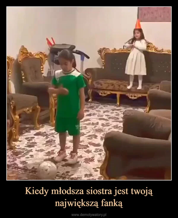 
    Kiedy młodsza siostra jest twoją największą fanką
