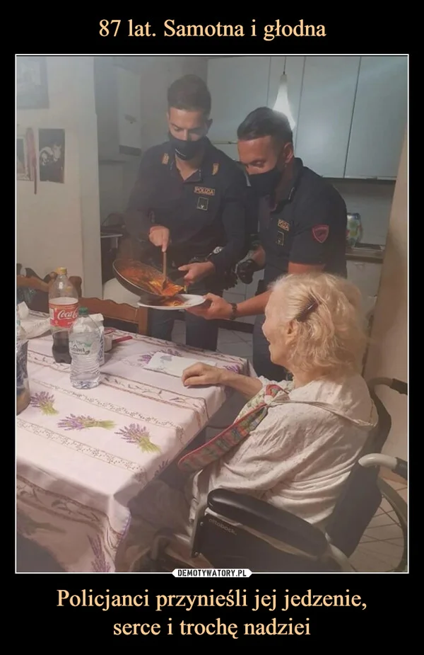 
    87 lat. Samotna i głodna Policjanci przynieśli jej jedzenie, serce i trochę nadziei