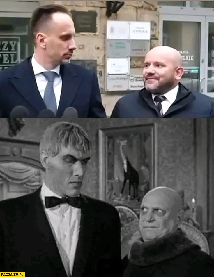 
    Janusz Kowalski z łysym jak rodzina Addamsów