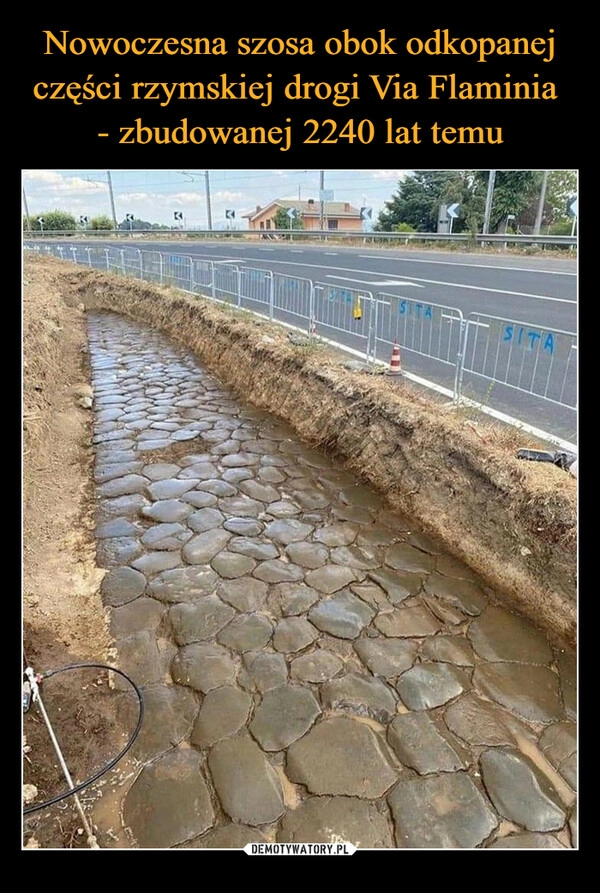 
    Nowoczesna szosa obok odkopanej części rzymskiej drogi Via Flaminia 
- zbudowanej 2240 lat temu