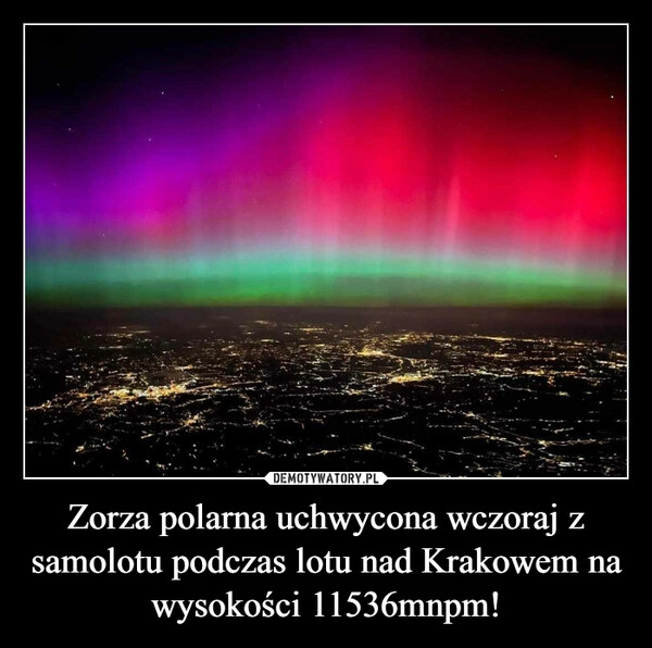 
    Zorza polarna uchwycona wczoraj z samolotu podczas lotu nad Krakowem na wysokości 11536mnpm!