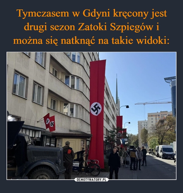 
    Tymczasem w Gdyni kręcony jest drugi sezon Zatoki Szpiegów i można się natknąć na takie widoki: