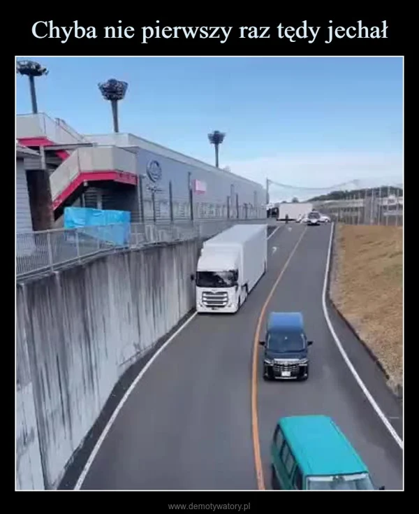 
    Chyba nie pierwszy raz tędy jechał