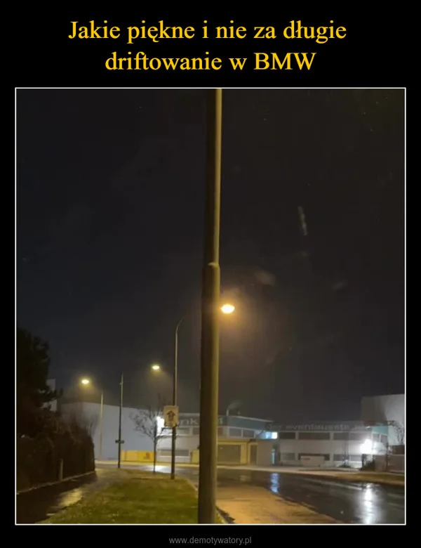 
    Jakie piękne i nie za długie driftowanie w BMW