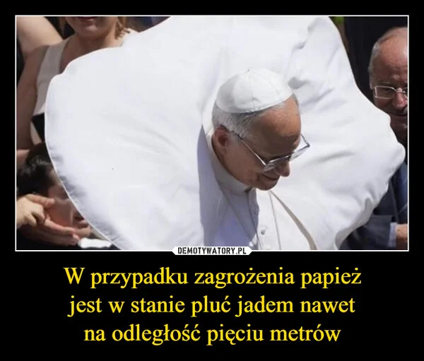 
    W przypadku zagrożenia papież jest w stanie pluć jadem nawet na odległość pięciu metrów