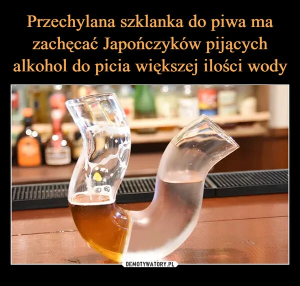 
    Przechylana szklanka do piwa ma zachęcać Japończyków pijących alkohol do picia większej ilości wody