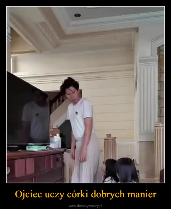 
    Ojciec uczy córki dobrych manier