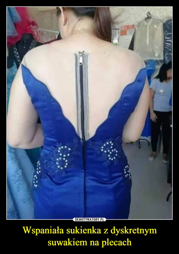 
    Wspaniała sukienka z dyskretnym suwakiem na plecach