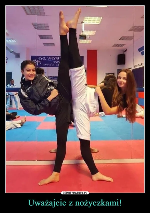 
    Uważajcie z nożyczkami!