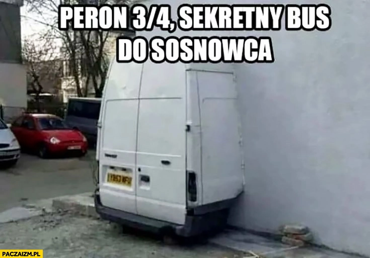 
    Peron 3/4 sekretny bus do Sosnowca wmurowany w ścianę