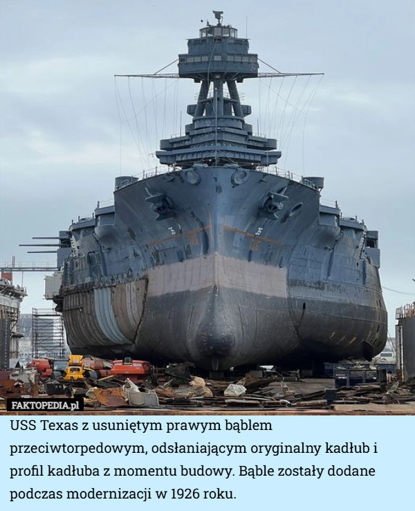 
    USS Texas z usuniętym prawym bąblem przeciwtorpedowym, odsłaniającym oryginalny