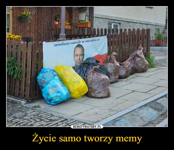 
    Życie samo tworzy memy