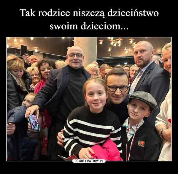 
    Tak rodzice niszczą dzieciństwo swoim dzieciom...