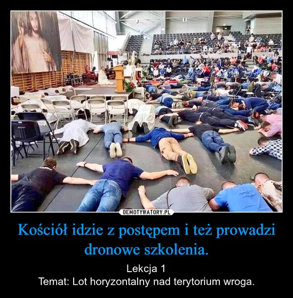 
    Kościół idzie z postępem i też prowadzi dronowe szkolenia.