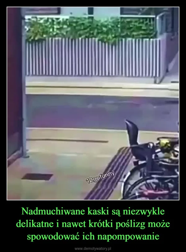 
    Nadmuchiwane kaski są niezwykle delikatne i nawet krótki poślizg może spowodować ich napompowanie