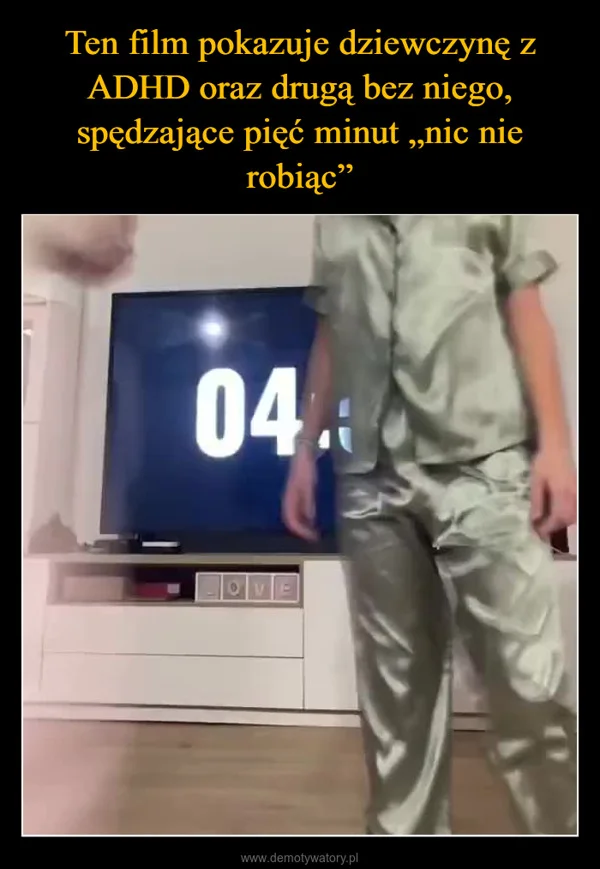 
    Ten film pokazuje dziewczynę z ADHD oraz drugą bez niego, spędzające pięć minut „nic nie robiąc”