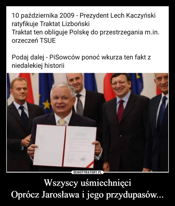 
    Wszyscy uśmiechnięci Oprócz Jarosława i jego przydupasów...