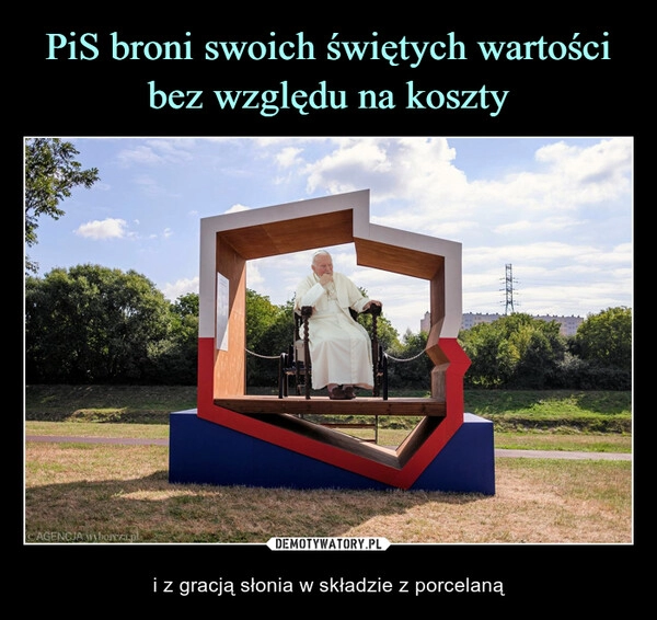 
    PiS broni swoich świętych wartości
bez względu na koszty