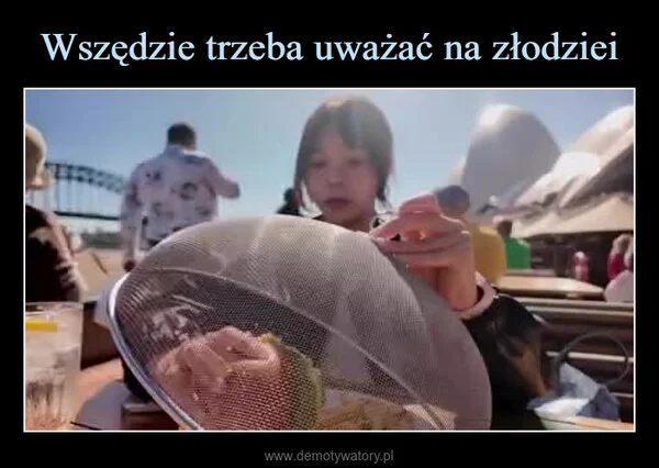 
    Wszędzie trzeba uważać na złodziei