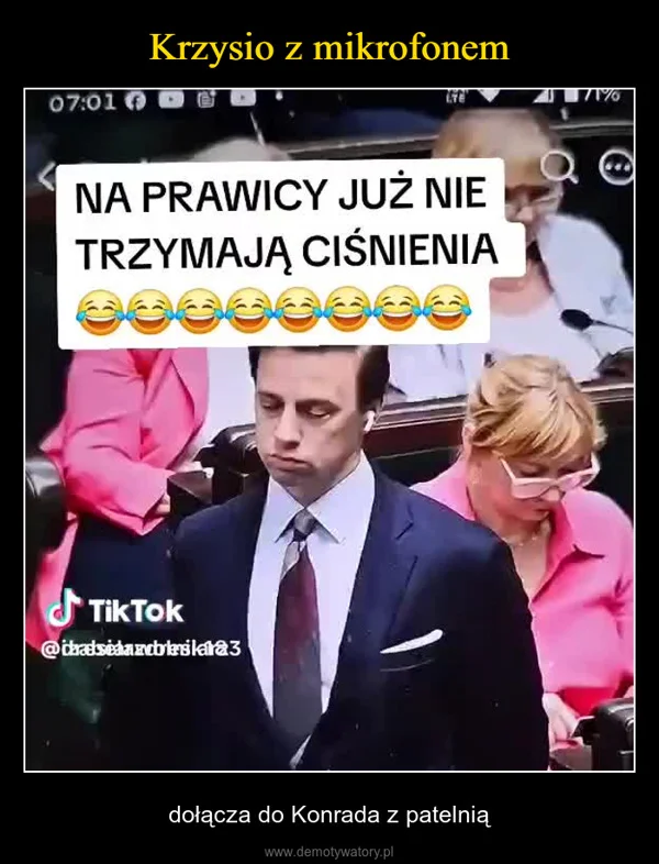 
    Krzysio z mikrofonem