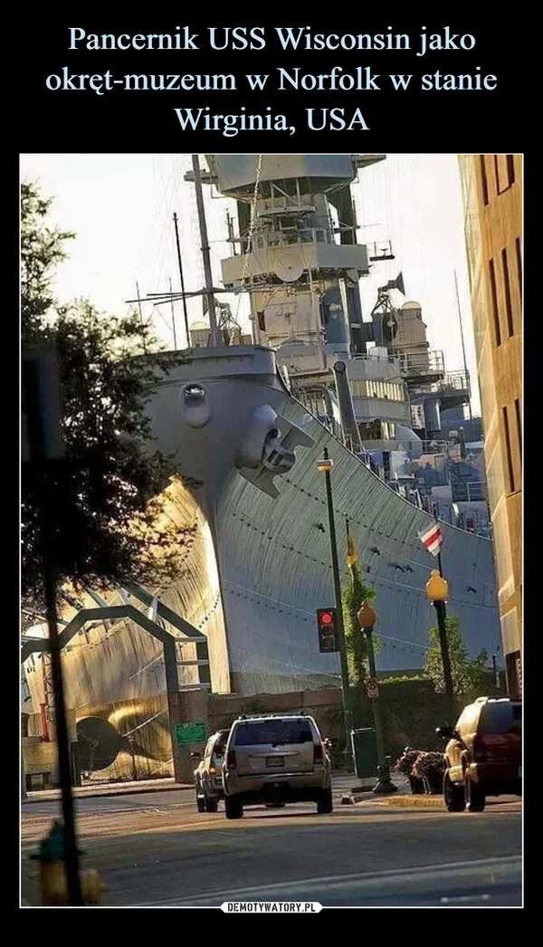 
    Pancernik USS Wisconsin jako okręt-muzeum w Norfolk w stanie Wirginia, USA