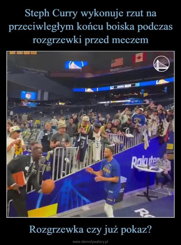 
    Steph Curry wykonuje rzut na przeciwległym końcu boiska podczas rozgrzewki przed meczem Rozgrzewka czy już pokaz?