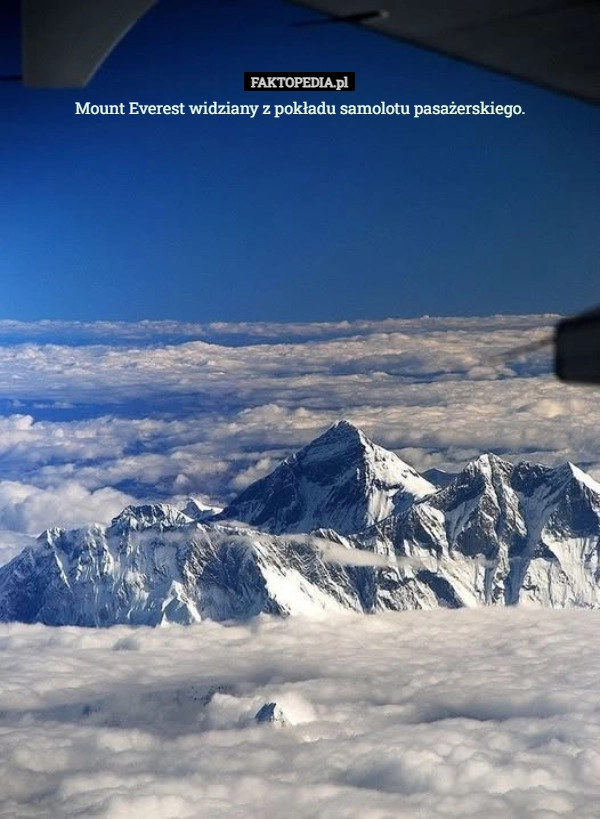 
    Mount Everest widziany z pokładu samolotu pasażerskiego.