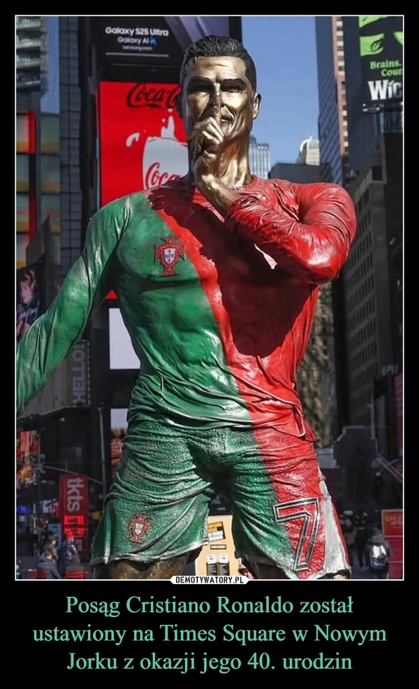 
    Posąg Cristiano Ronaldo został ustawiony na Times Square w Nowym Jorku z okazji jego 40. urodzin