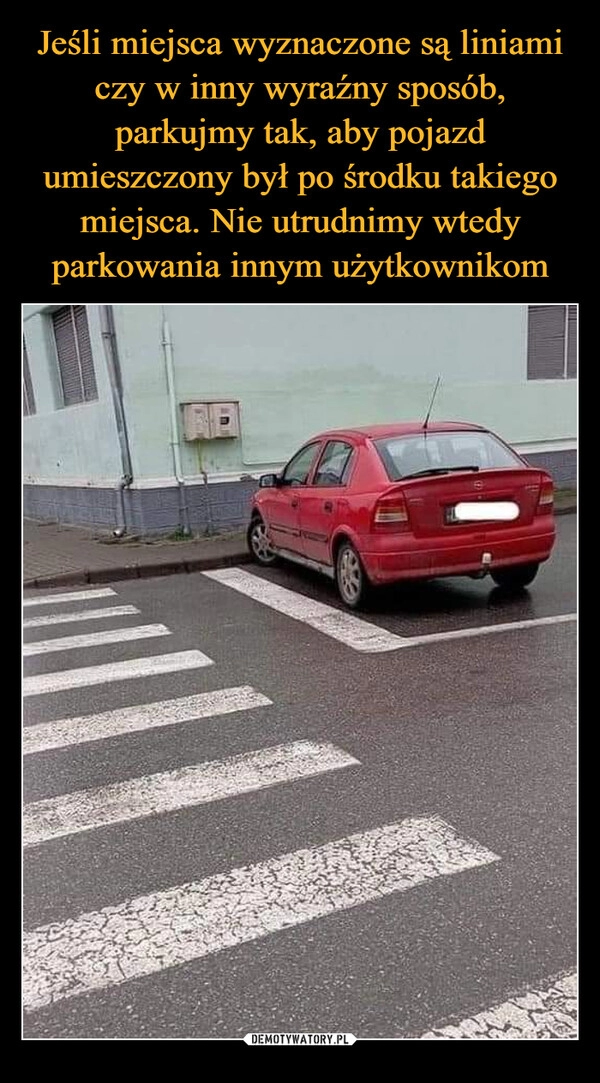 
    Jeśli miejsca wyznaczone są liniami czy w inny wyraźny sposób, parkujmy tak, aby pojazd umieszczony był po środku takiego miejsca. Nie utrudnimy wtedy parkowania innym użytkownikom 