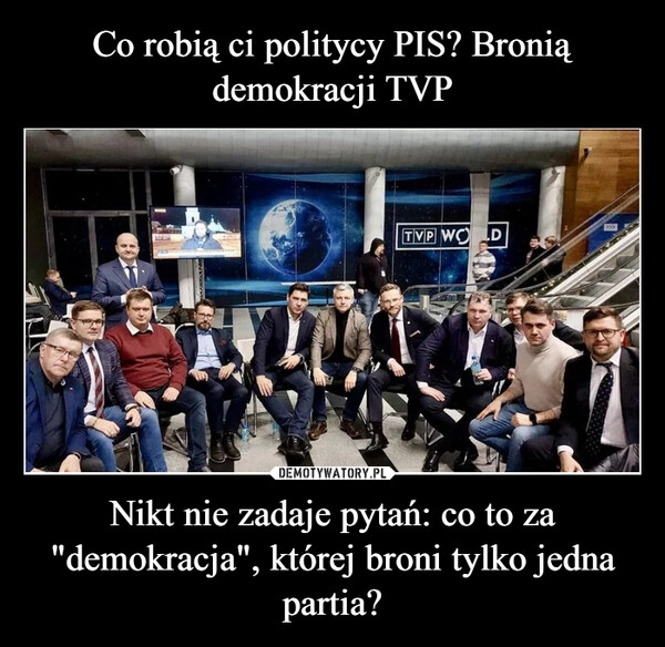 
    Co robią ci politycy PIS? Bronią demokracji TVP Nikt nie zadaje pytań: co to za "demokracja", której broni tylko jedna partia?