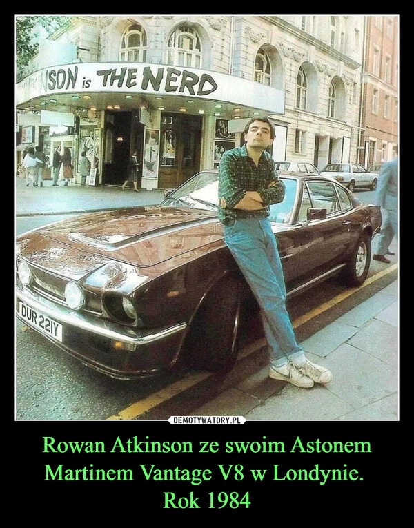 
    Rowan Atkinson ze swoim Astonem Martinem Vantage V8 w Londynie. 
Rok 1984