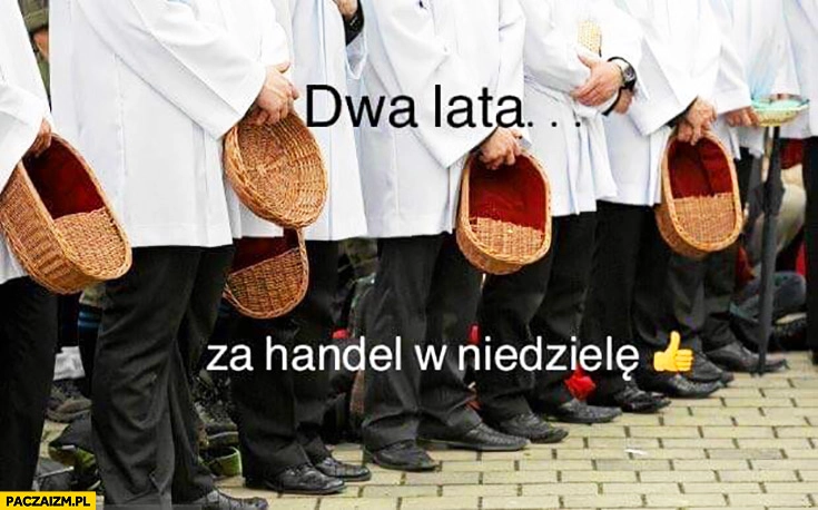 
    Dwa lata za handel w niedziele koszyczek kościół księża