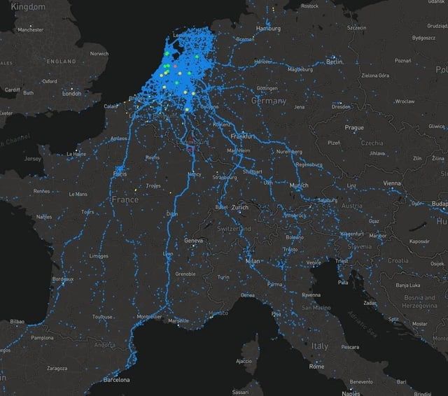 Tomorrow begins the great annual migration from the Netherlands, a canonical European event. Happy holidays to all the Dutch !