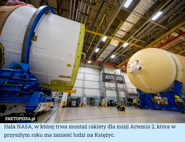 
    Hala NASA, w której trwa montaż rakiety dla misji Artemis 2, która w przyszłym