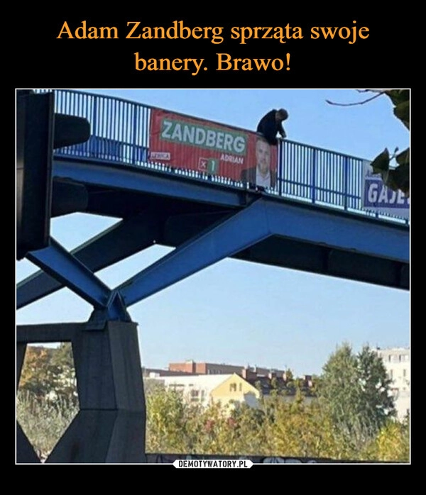 
    Adam Zandberg sprząta swoje banery. Brawo!