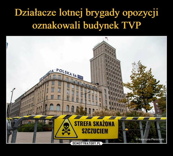 
    Działacze lotnej brygady opozycji oznakowali budynek TVP