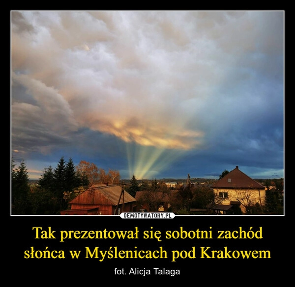 
    Tak prezentował się sobotni zachód słońca w Myślenicach pod Krakowem