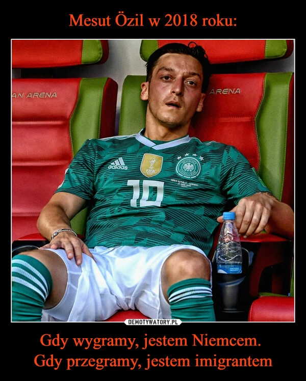 
    
Mesut Özil w 2018 roku: Gdy wygramy, jestem Niemcem.
Gdy przegramy, jestem imigrantem 