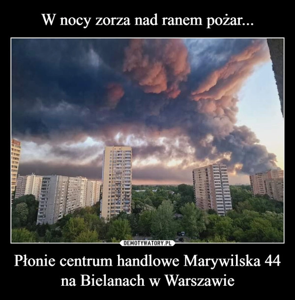 
    W nocy zorza nad ranem pożar... Płonie centrum handlowe Marywilska 44 na Bielanach w Warszawie