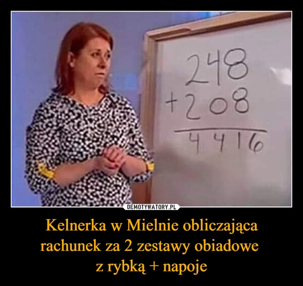 
    Kelnerka w Mielnie obliczająca rachunek za 2 zestawy obiadowe 
z rybką + napoje