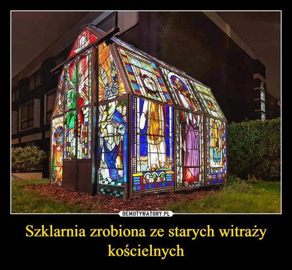 
    Szklarnia zrobiona ze starych witraży kościelnych