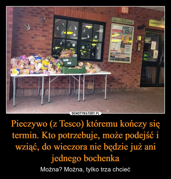 
    Pieczywo (z Tesco) któremu kończy się termin. Kto potrzebuje, może podejść i wziąć, do wieczora nie będzie już ani jednego bochenka