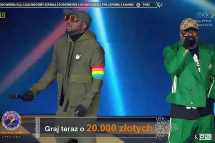 
    Black Eyed Peas zrobili psikusa TVP. Tuż przed wejściem na scenę założyli opaski LGBT