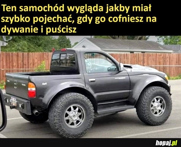 
    Samochodzik na napęd